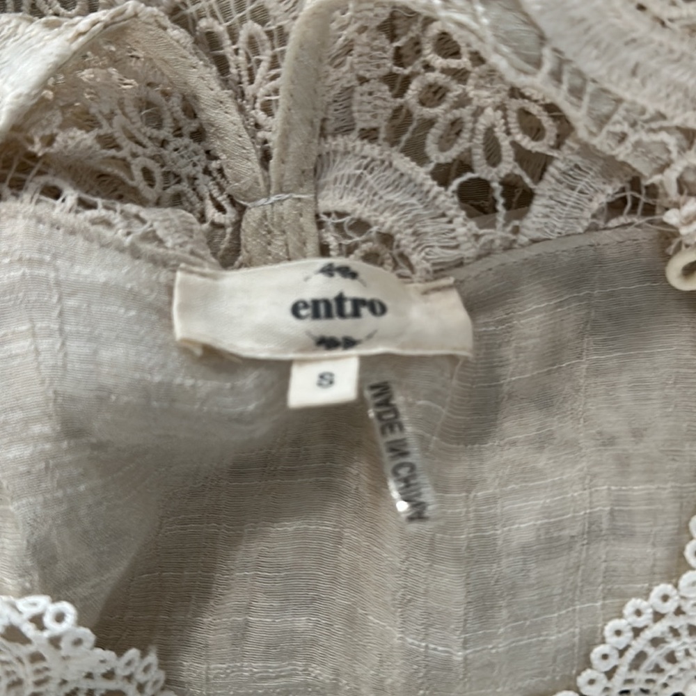 Beautiful Neutral Crocheted Ruffle Tank Top - Small - Picture 3 of 3